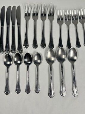 Gibson Stainless Steel Flatware Classique Pattern 19 Piece Lot Scroll Rim Edge
